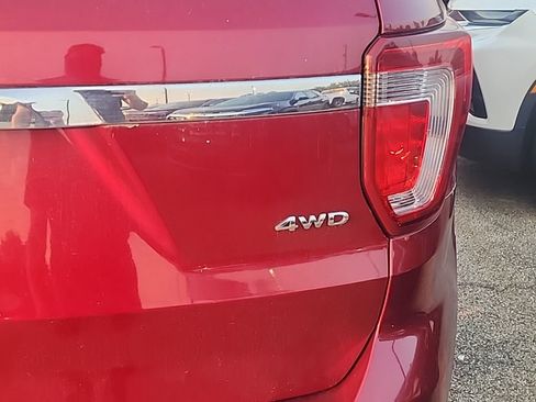 Used 2017 Ford Explorer XLT AWD/4WD image 3
