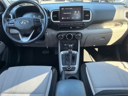 Used 2023 Hyundai Venue SEL image 18