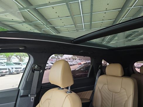 Used 2025 Kia Sorento SX Prestige w/ Olive Brown Leather Package image 17