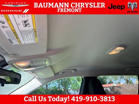 Used 2016 Jeep Cherokee Latitude w/ Safety/Convenience Group AWD/4WD image 17
