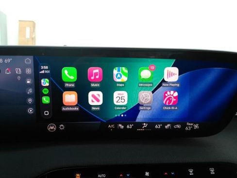 Used 2025 Buick Enclave Preferred image 12