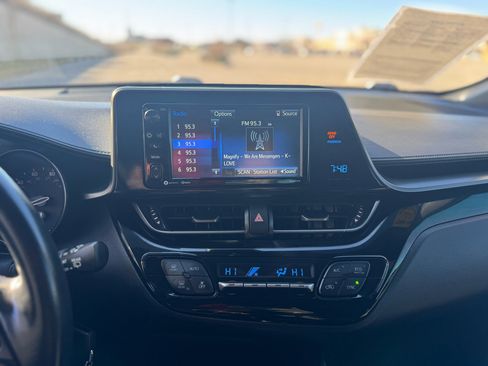 Used 2018 Toyota C-HR XLE image 21