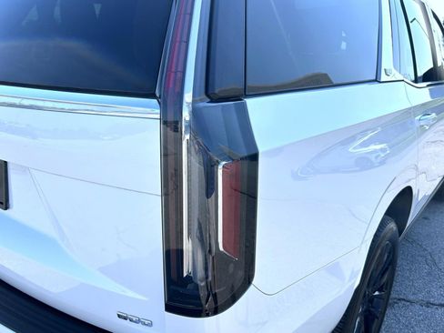 Certified 2024 Cadillac Escalade Premium Luxury w/ Performance Package AWD/4WD image 11