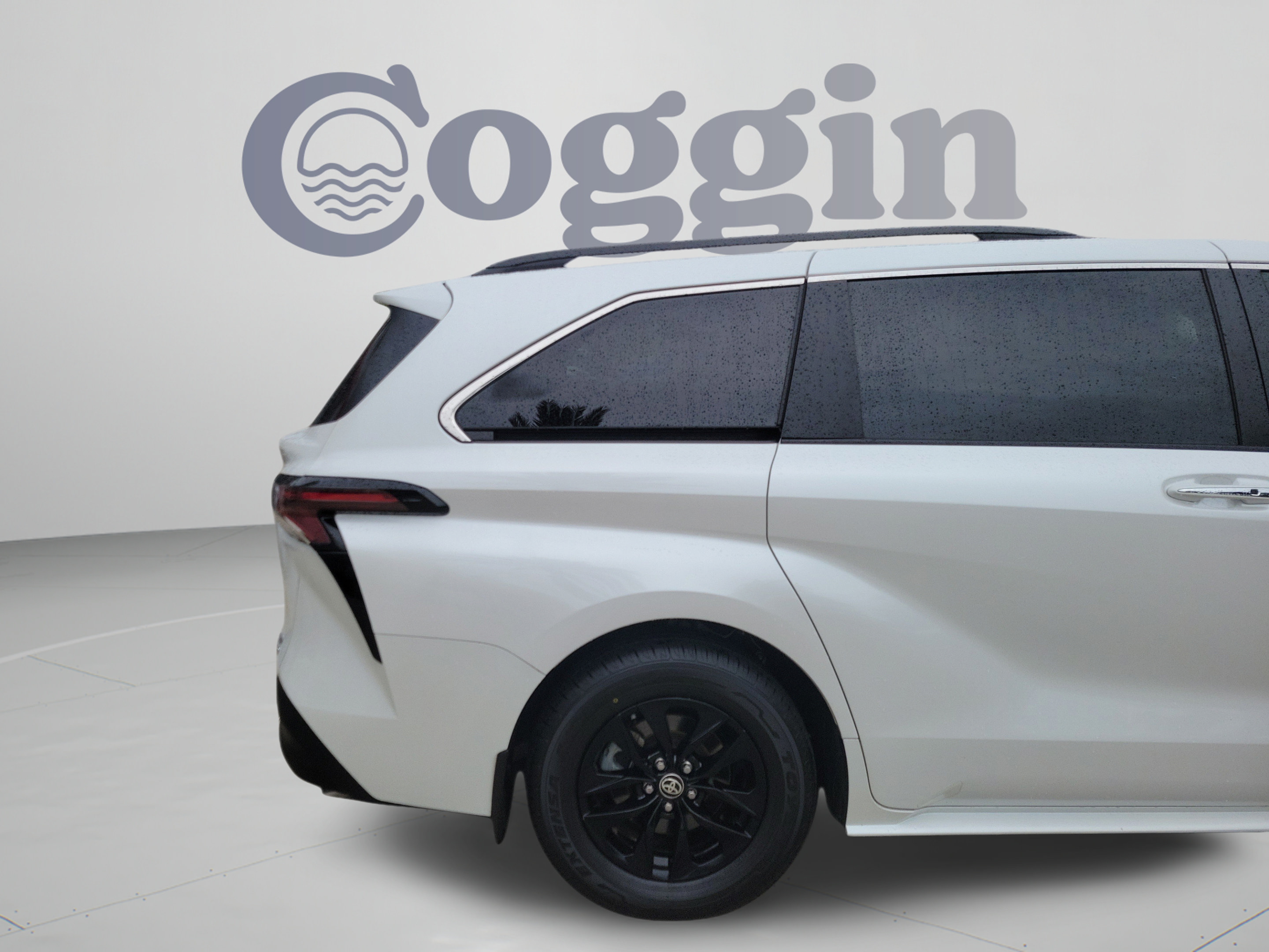 Certified 2024 Toyota Sienna XLE FWD image 30