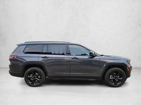 Used 2022 Jeep Grand Cherokee L Laredo AWD/4WD image 4
