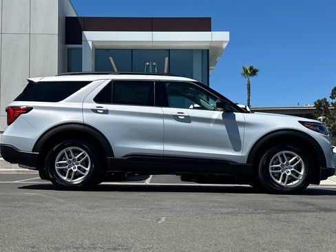 New 2026 Ford Explorer Active w/ Active Comfort Package RWD image 2