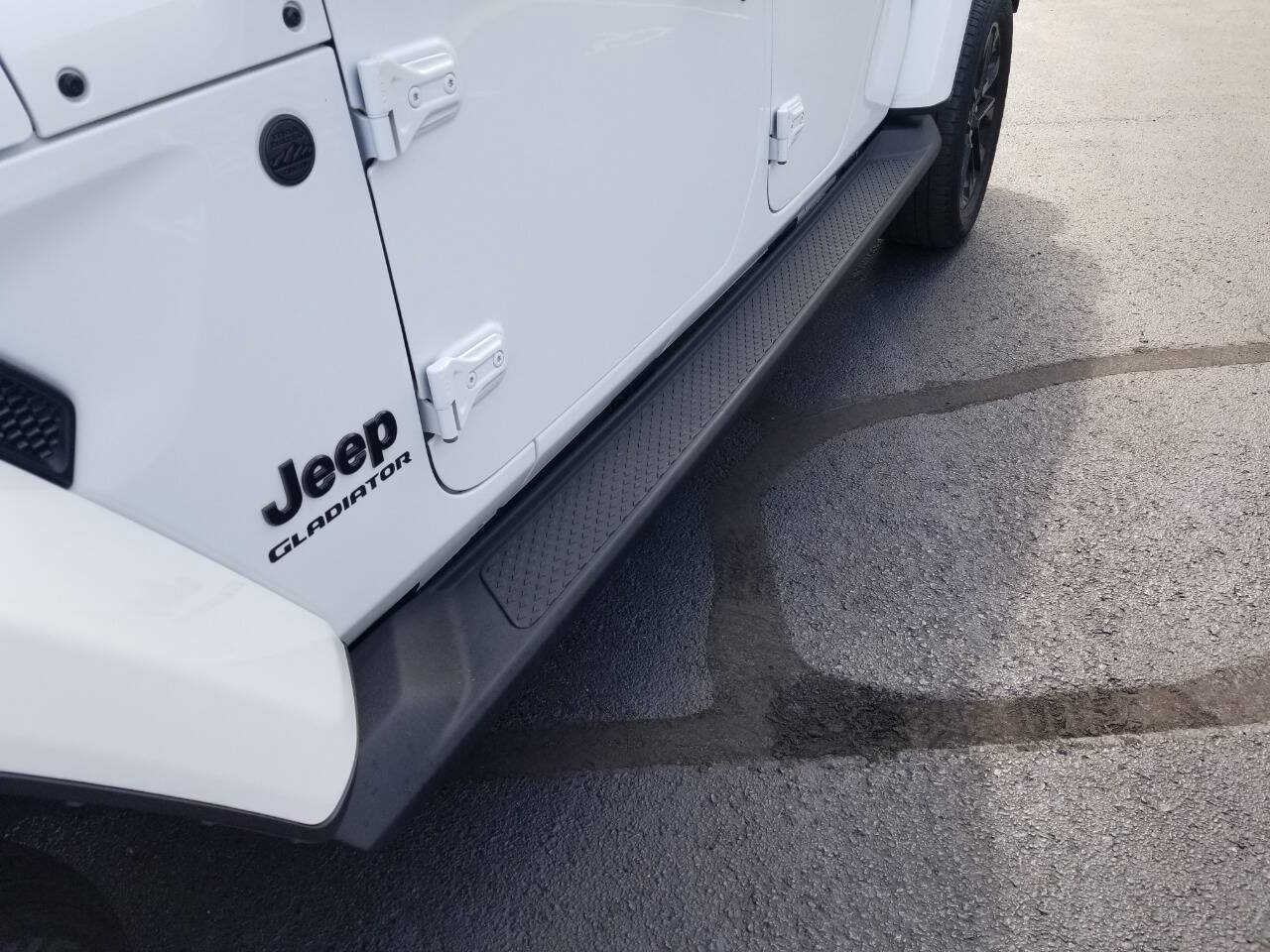 Used 2021 Jeep Gladiator Overland AWD/4WD image 6
