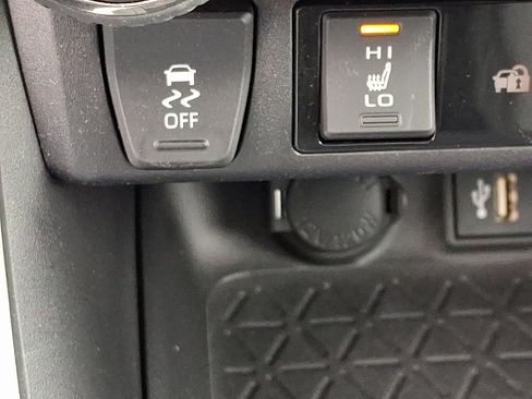 Used 2023 Toyota RAV4 XLE Premium image 28