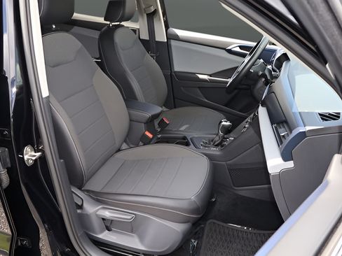 Certified 2022 Volkswagen Taos SE FWD image 20