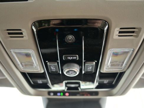 Used 2025 Cadillac Escalade Sport Platinum w/ LPO, ONYX Package image 38