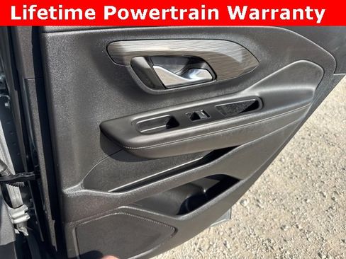 Used 2023 GMC Terrain SLT image 25