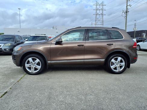 Used 2012 Volkswagen Touareg Sport image 22