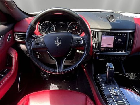 Used 2023 Maserati Levante GT AWD/4WD image 8