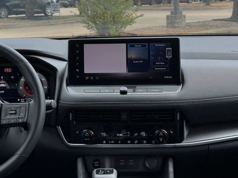 Used 2026 Nissan Rogue SL FWD image 16