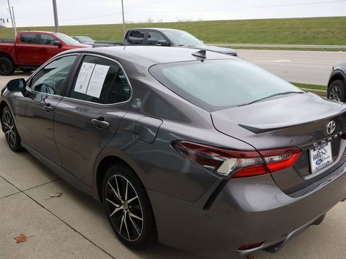 Used 2023 Toyota Camry SE image 7