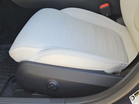 Used 2025 Mercedes-Benz C 300 Sedan image 20