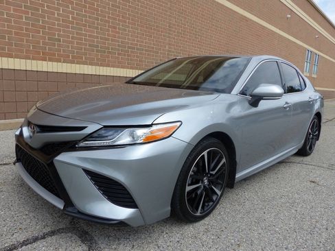 Used 2019 Toyota Camry XSE FWD image 7