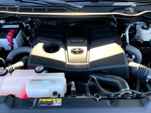 Used 2024 Toyota Tundra Limited AWD/4WD image 31