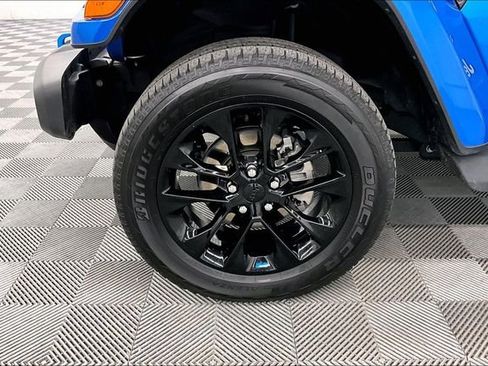 Used 2023 Jeep Wrangler Unlimited Sahara w/ Cold Weather Group image 9