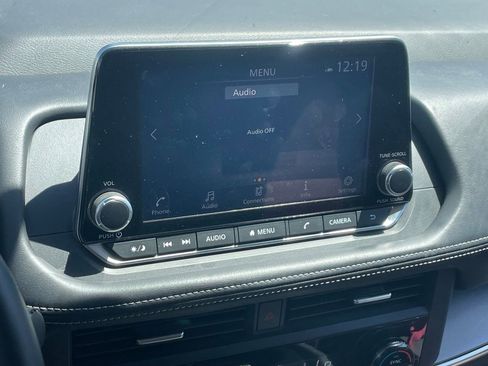 Used 2025 Nissan Rogue SV image 7