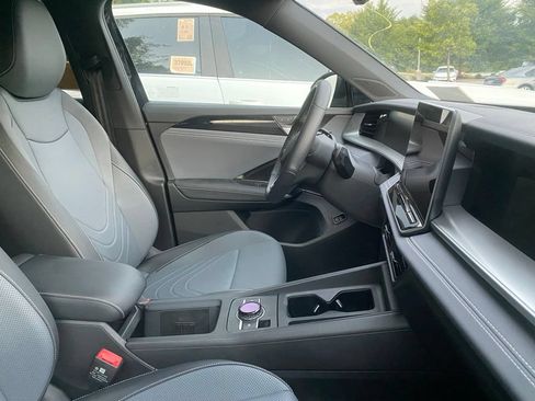 Used 2026 Volkswagen Tiguan SE R-Line FWD image 6