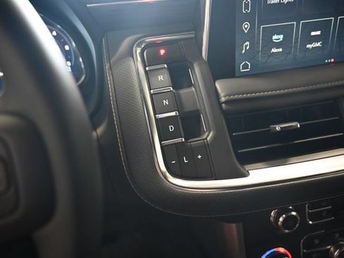 Used 2024 GMC Yukon SLT w/ SLT Luxury Package AWD/4WD image 20