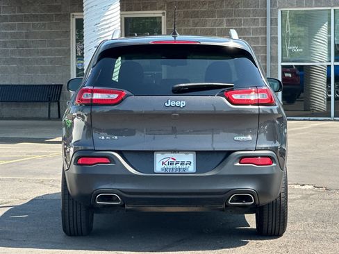 Used 2018 Jeep Cherokee Latitude Plus w/ Comfort/Convenience Group AWD/4WD image 5