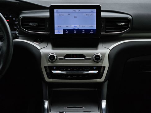 Used 2020 Ford Explorer XLT w/ Equipment Group 202A image 31