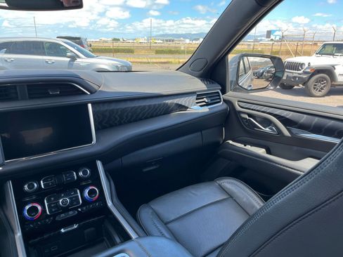 Used 2023 GMC Yukon Denali RWD image 38