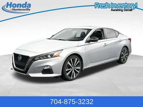 Used 2020 Nissan Altima 2.5 SR w/ Premium Package FWD image 4