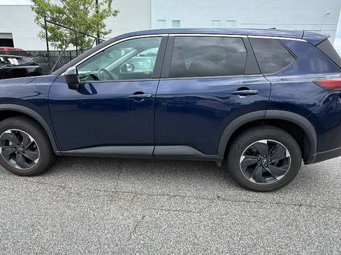 Used 2024 Nissan Rogue SV AWD/4WD image 11