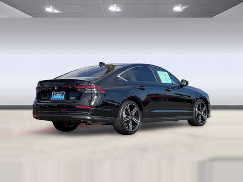 Used 2025 Honda Accord Sport image 8