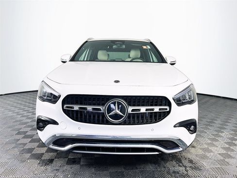 Used 2025 Mercedes-Benz GLA 250 4MATIC image 9