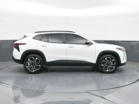 New 2026 Chevrolet Trax RS w/ Sunroof Package FWD image 12
