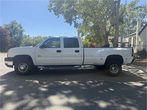 Used 2005 Chevrolet Silverado 3500 LS w/ Heavy-Duty Power Package AWD/4WD image 4