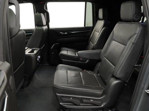Used 2021 GMC Yukon XL Denali w/ Denali Premium Package AWD/4WD image 12