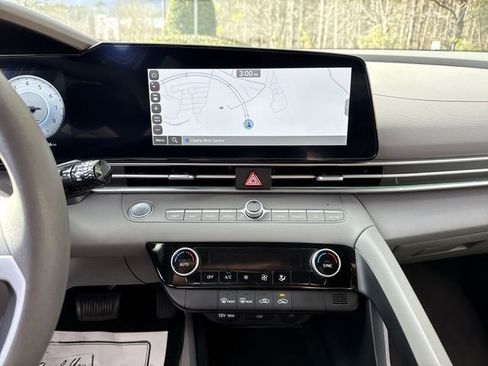Used 2024 Hyundai Elantra SEL FWD image 20