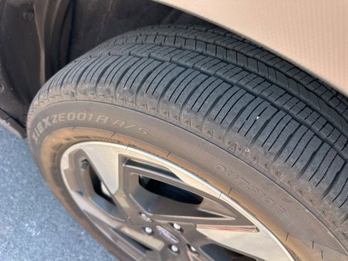 Used 2025 Subaru Crosstrek 2.5i Limited w/ Crosstrek Mirror Package image 4