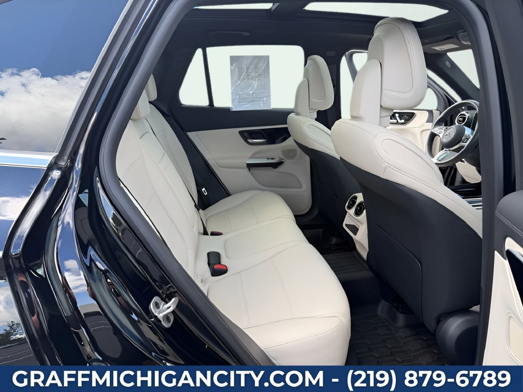 Used 2024 Mercedes-Benz GLC 300 4MATIC image 33