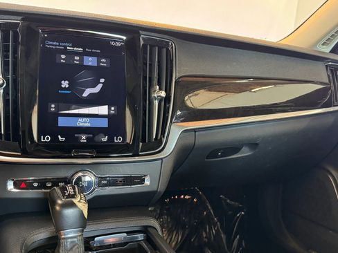 Used 2018 Volvo S90 T5 Momentum w/ Convenience Package image 19