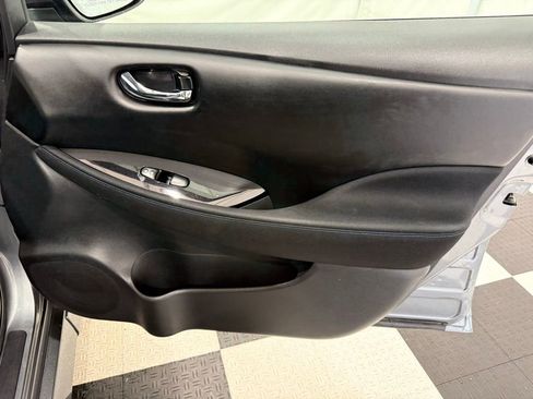 Used 2020 Nissan Leaf SV w/ SV Technology Package image 22