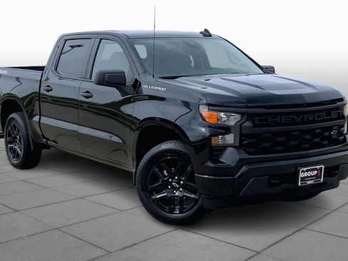 Used 2022 Chevrolet Silverado 1500 Custom image 2