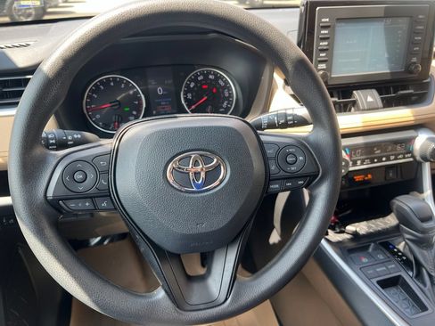 Used 2019 Toyota RAV4 XLE w/ Convenience Package FWD image 30