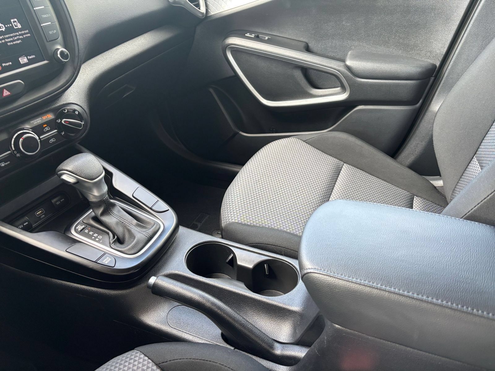 Used 2025 Kia Soul LX w/ LX Technology Package FWD image 38