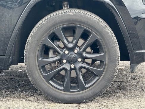 Used 2020 Jeep Grand Cherokee Altitude image 3