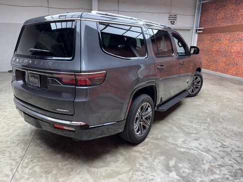 Used 2024 Jeep Wagoneer Series II w/ Flexible Seating Group image 5