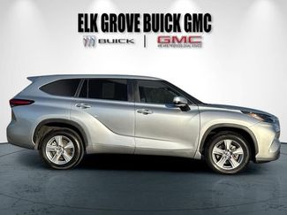 Used 2023 Toyota Highlander LE video 3