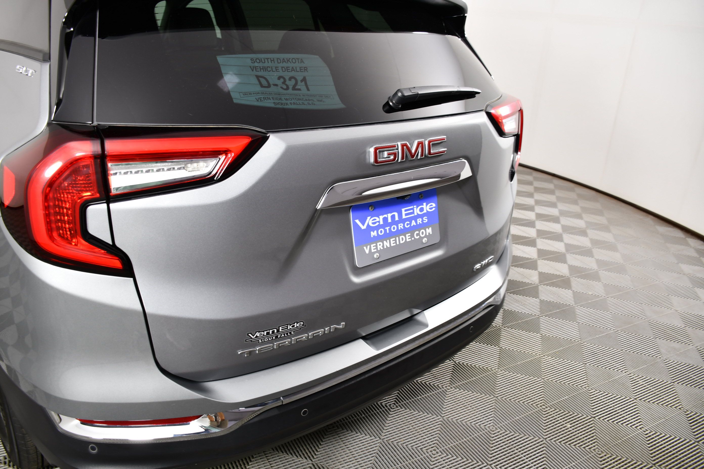 Used 2024 GMC Terrain SLT w/ Tech Package AWD/4WD image 15