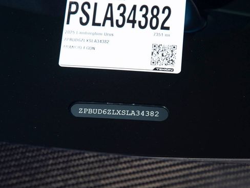 Used 2025 Lamborghini Urus SE AWD/4WD image 36