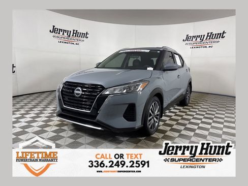 Used 2024 Nissan Kicks SV image 1